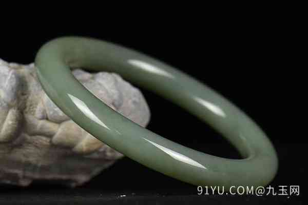 青玉和田玉手鐲的收藏市場(chǎng)表現(xiàn)與潛力分析