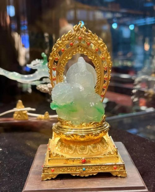 云翡飾 中國(guó)翡翠珠寶行業(yè)的璀璨明珠